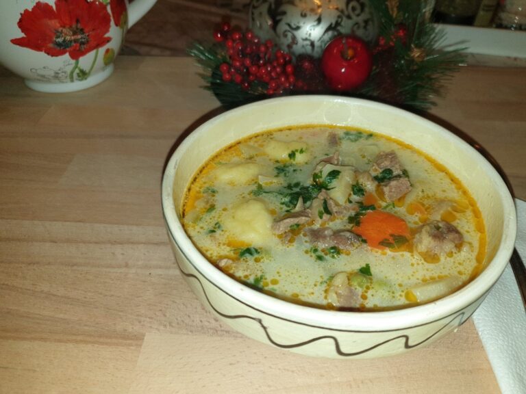 Tirpácka polievka s knedličkami (v kotlíku)