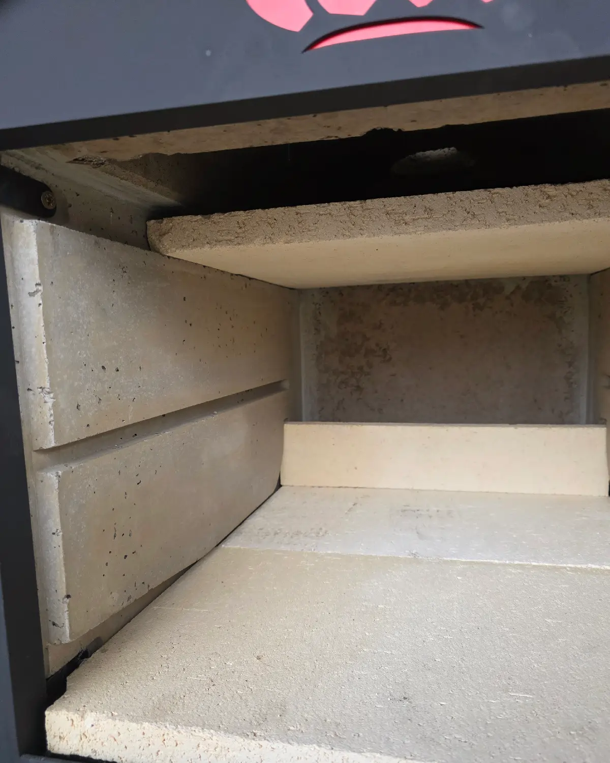 The difference between mobile ovens is not in the shape but in the concept, heat storage and internal system