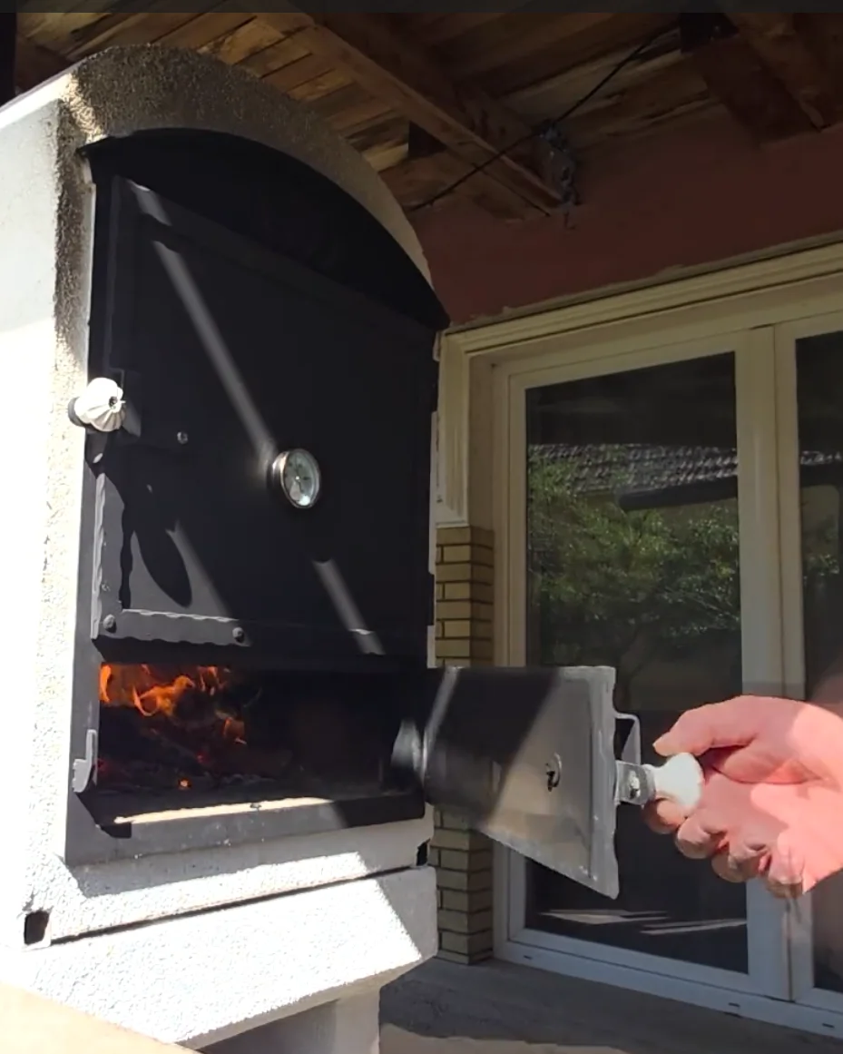 Mobile wood-fired oven maintenance, cracks, winter care, cleaning and lifespan