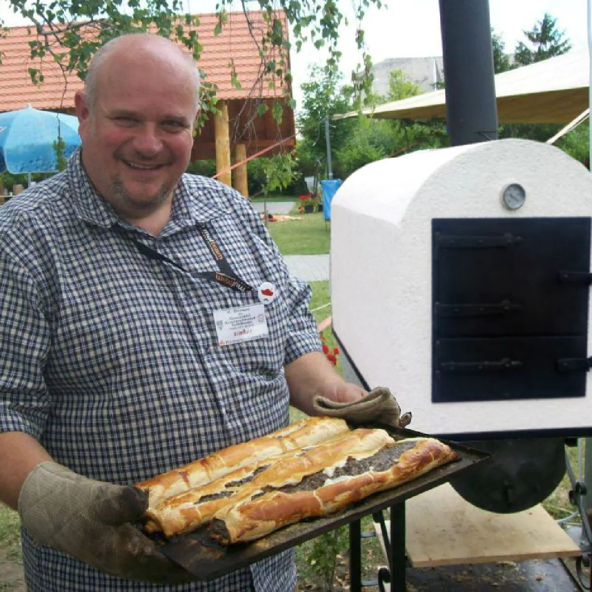 Tynker mobile wood-fired oven in use during outdoor cooking